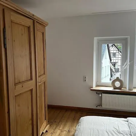 Bg Living & Hosting - Exklusive Jugendstilwohnung An Der Mosel In - 2 Schlafzimmer, Bis 4 Personen, Fahrradkeller, Waschmaschine & Trockner Ürzig