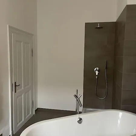 Bg Living & Hosting - Exklusive Jugendstilwohnung An Der Mosel In - 2 Schlafzimmer, Bis 4 Personen, Fahrradkeller, Waschmaschine & Trockner