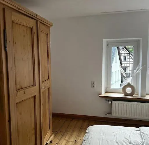 Bg Living & Hosting - Exklusive Jugendstilwohnung An Der Mosel In - 2 Schlafzimmer, Bis 4 Personen, Fahrradkeller, Waschmaschine & Trockner Ürzig