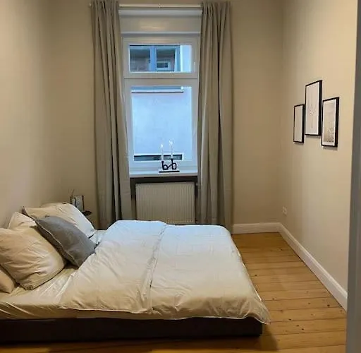 Bg Living & Hosting - Exklusive Jugendstilwohnung An Der Mosel In - 2 Schlafzimmer, Bis 4 Personen, Fahrradkeller, Waschmaschine & Trockner דירה *