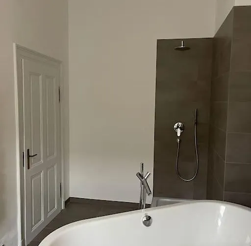 Bg Living & Hosting - Exklusive Jugendstilwohnung An Der Mosel In - 2 Schlafzimmer, Bis 4 Personen, Fahrradkeller, Waschmaschine & Trockner