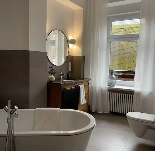 Bg Living & Hosting - Exklusive Jugendstilwohnung An Der Mosel In - 2 Schlafzimmer, Bis 4 Personen, Fahrradkeller, Waschmaschine & Trockner * Ürzig